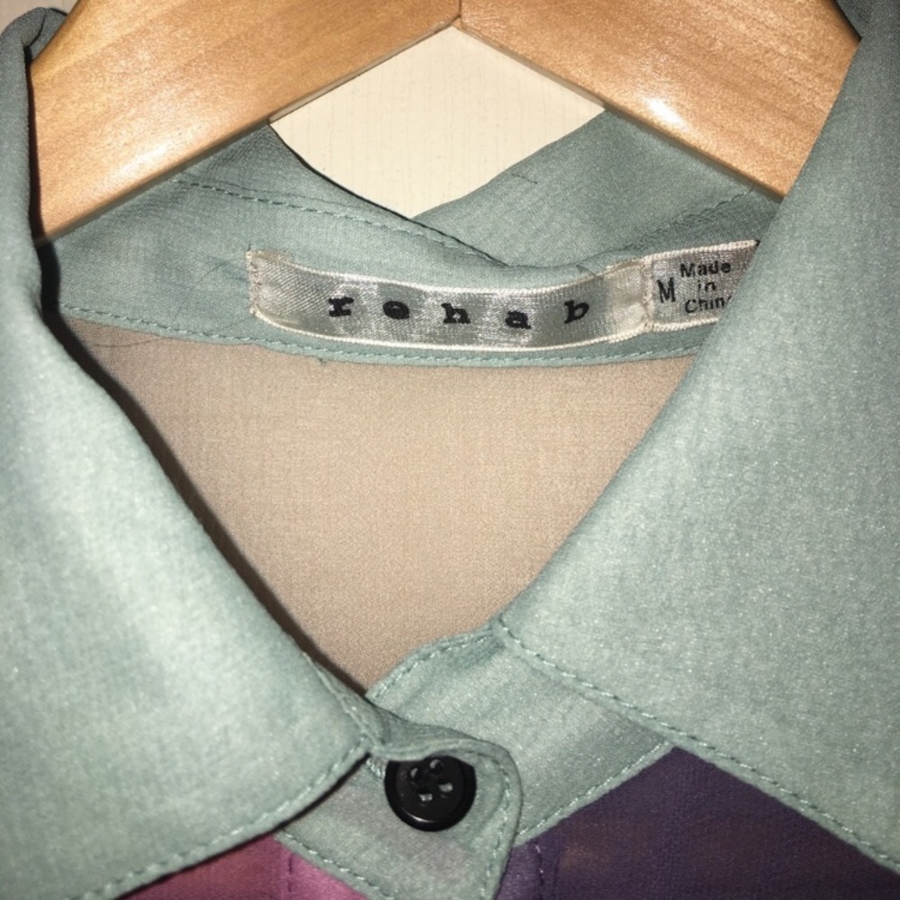 Color block button down blouse - Picture 3 of 4